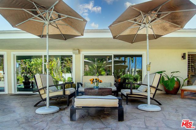 8405 Edwin Drive, Los Angeles, CA 90046