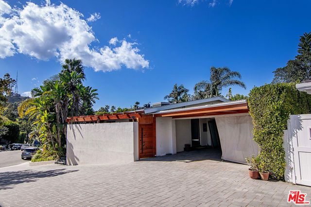 8405 Edwin Drive, Los Angeles, CA 90046