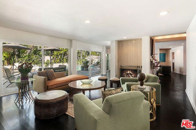 8405 Edwin Drive, Los Angeles, CA 90046