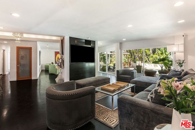 8405 Edwin Drive, Los Angeles, CA 90046