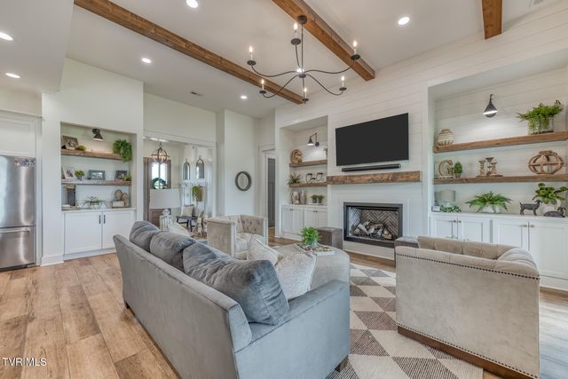 1385 Chadsworth Lane, Johnson City, TN 37601