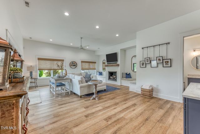 1385 Chadsworth Lane, Johnson City, TN 37601