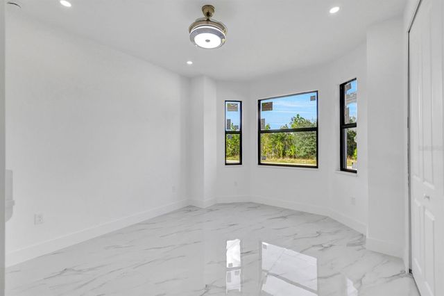 2002 E 10TH STREET, Lehigh Acres, FL 33936