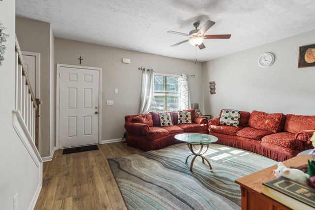 1046 Bradburn Village Dr, Antioch, TN 37013