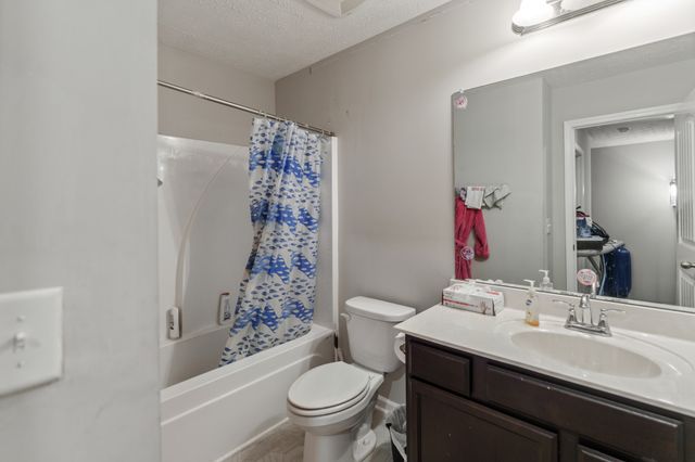 1046 Bradburn Village Dr, Antioch, TN 37013