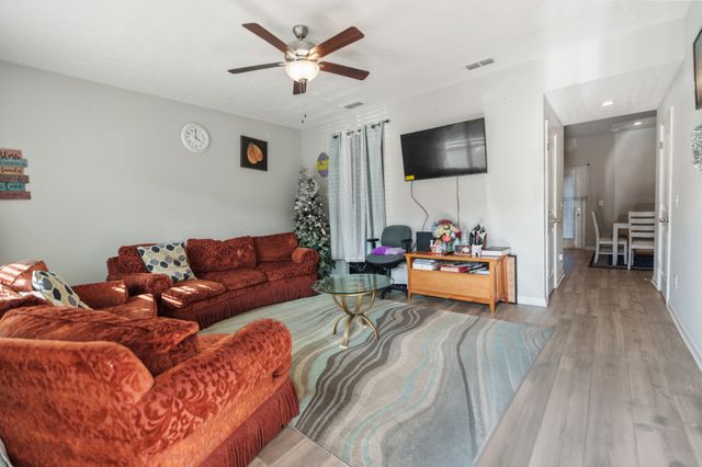 1046 Bradburn Village Dr, Antioch, TN 37013