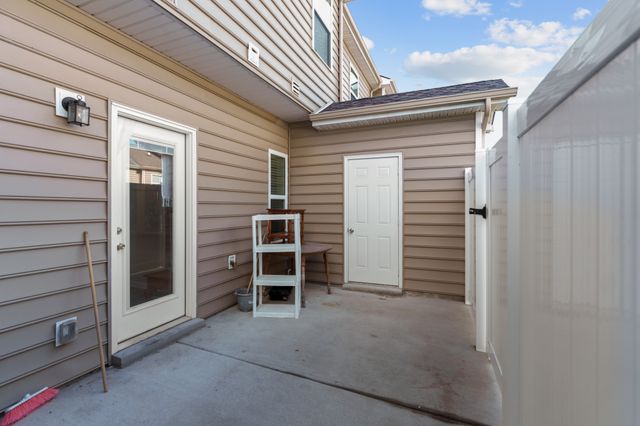 1046 Bradburn Village Dr, Antioch, TN 37013