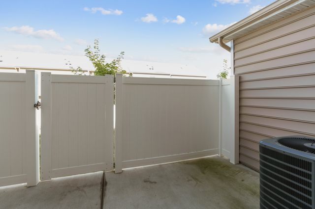 1046 Bradburn Village Dr, Antioch, TN 37013