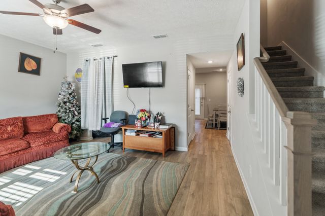 1046 Bradburn Village Dr, Antioch, TN 37013