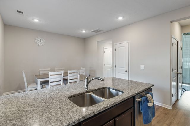 1046 Bradburn Village Dr, Antioch, TN 37013