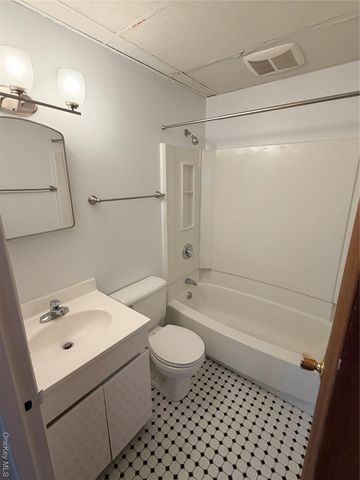 86 McLoughlin Street B, Glen Cove, NY 11542