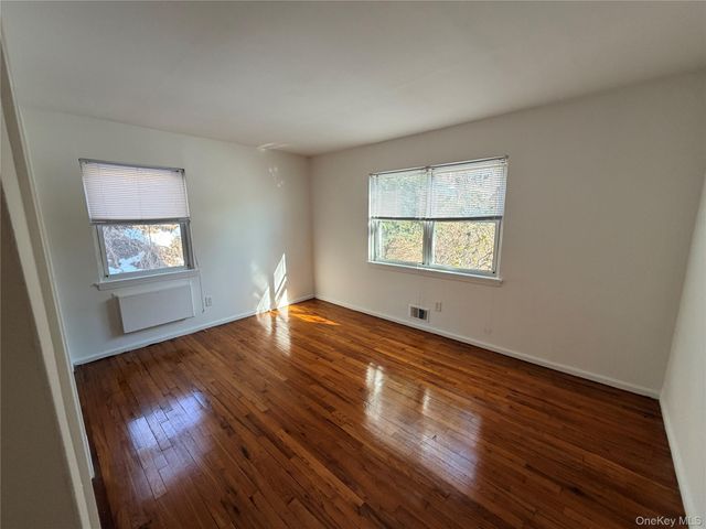 86 McLoughlin Street B, Glen Cove, NY 11542