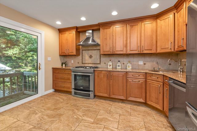 24 Summit Road, Port Washington, NY 11050