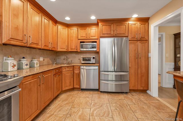 24 Summit Road, Port Washington, NY 11050