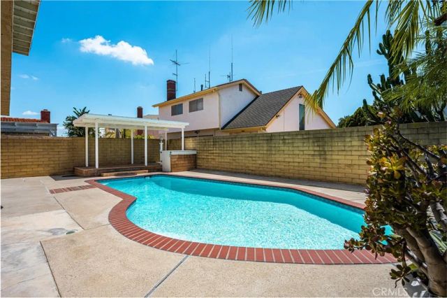 2860 E Hempstead, Anaheim, CA 92806