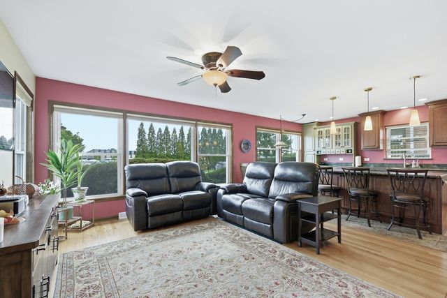 8662 N Ozark Avenue, Niles, IL 60714