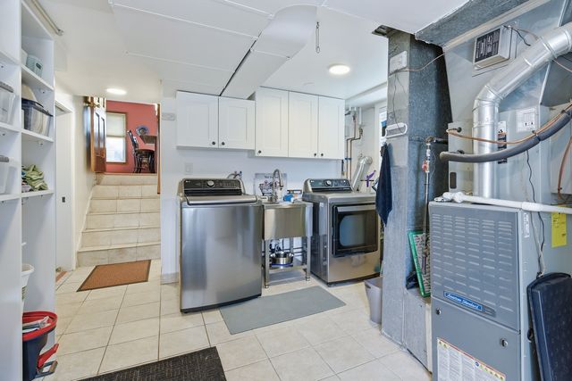 8662 N Ozark Avenue, Niles, IL 60714