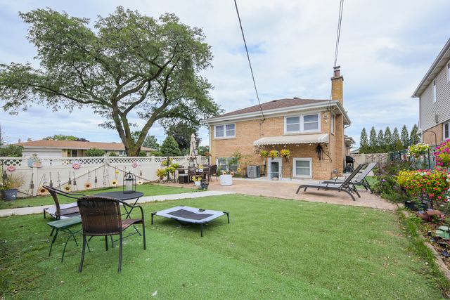 8662 N Ozark Avenue, Niles, IL 60714