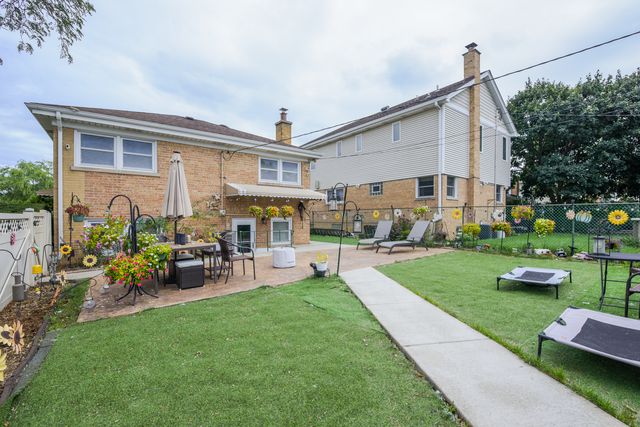8662 N Ozark Avenue, Niles, IL 60714
