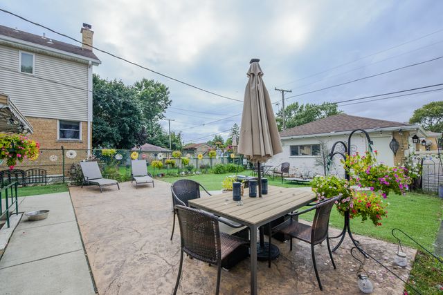 8662 N Ozark Avenue, Niles, IL 60714