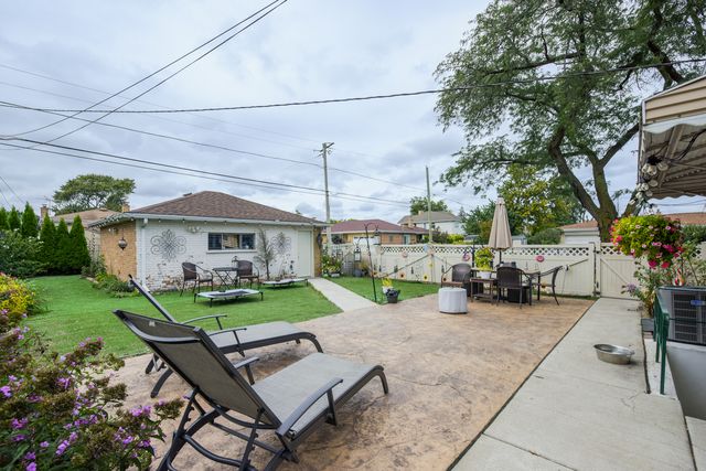 8662 N Ozark Avenue, Niles, IL 60714