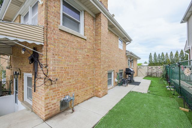 8662 N Ozark Avenue, Niles, IL 60714