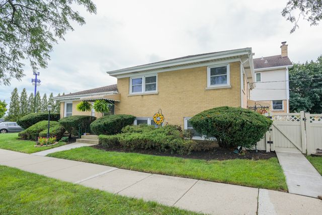 8662 N Ozark Avenue, Niles, IL 60714