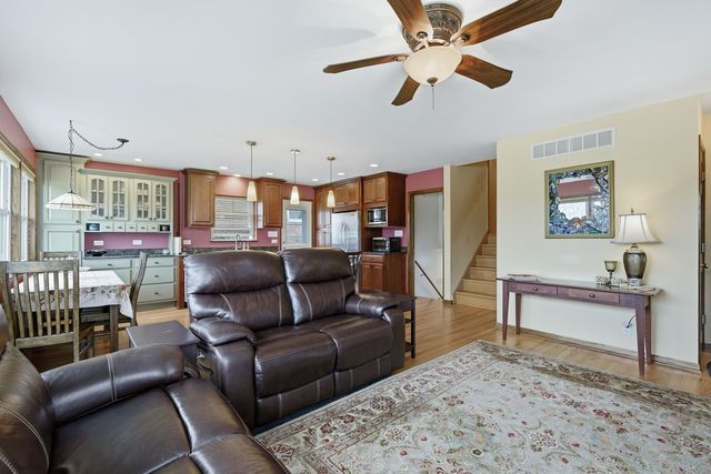 8662 N Ozark Avenue, Niles, IL 60714
