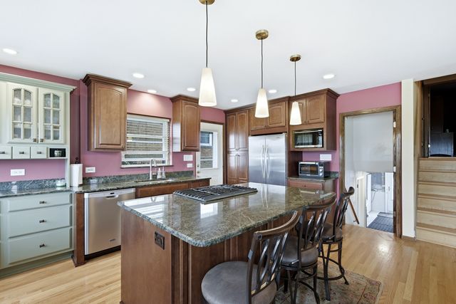 8662 N Ozark Avenue, Niles, IL 60714