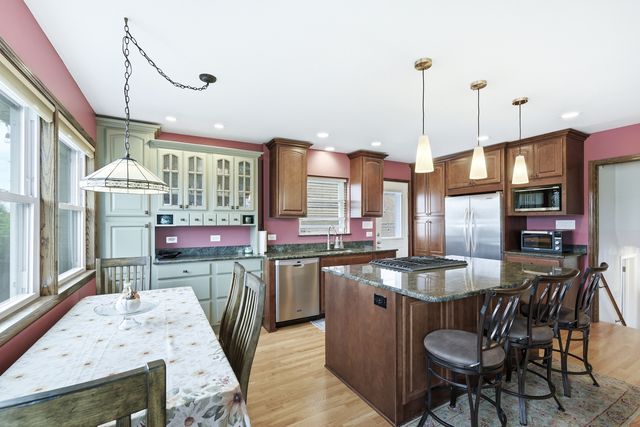 8662 N Ozark Avenue, Niles, IL 60714