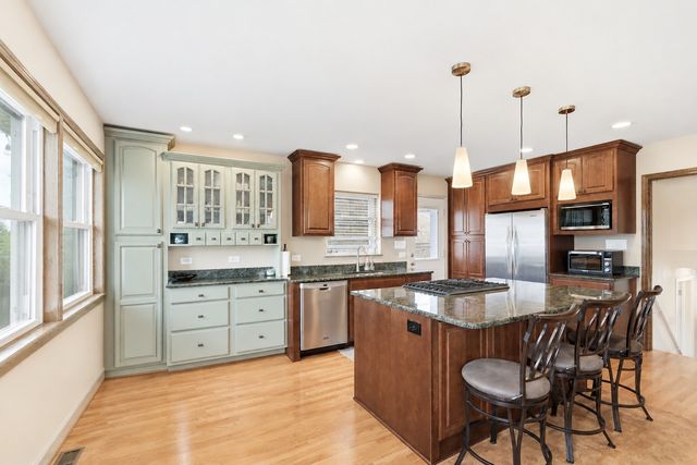 8662 N Ozark Avenue, Niles, IL 60714