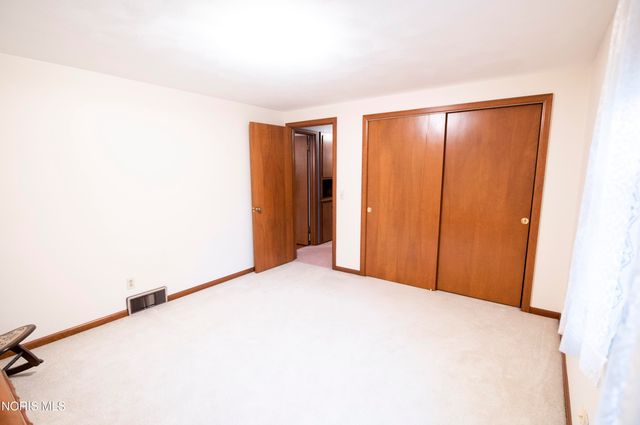 1900 Green Valley Drive, Toledo, OH 43614
