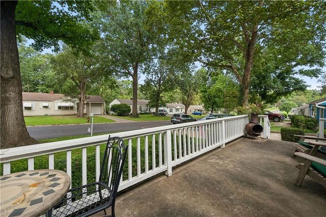 8225 Jarboe Street, Kansas City, MO 64114