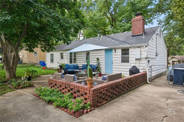 8225 Jarboe Street, Kansas City, MO 64114