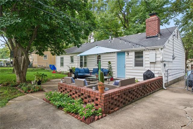8225 Jarboe Street, Kansas City, MO 64114