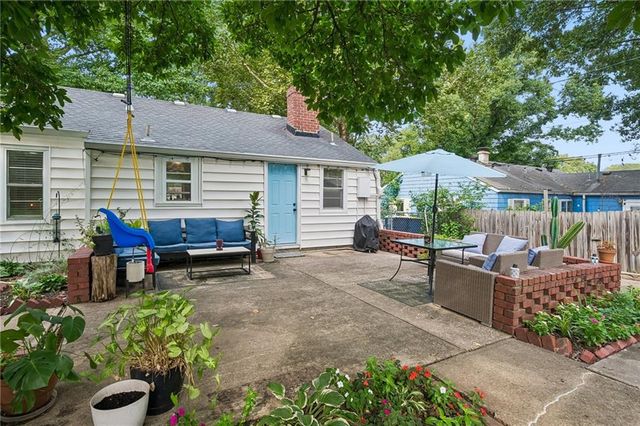 8225 Jarboe Street, Kansas City, MO 64114