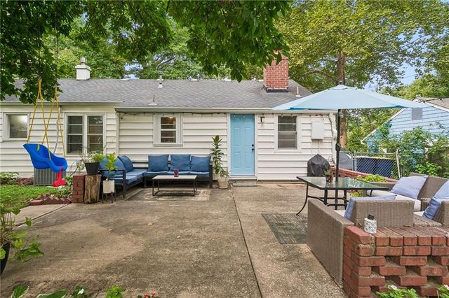 8225 Jarboe Street, Kansas City, MO 64114