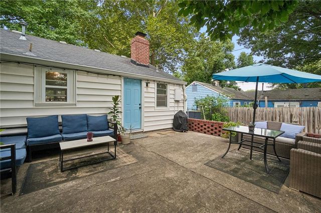 8225 Jarboe Street, Kansas City, MO 64114