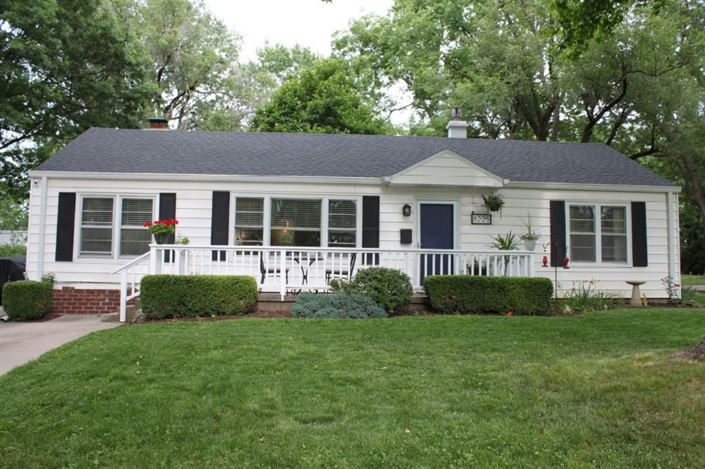 8225 Jarboe Street, Kansas City, MO 64114