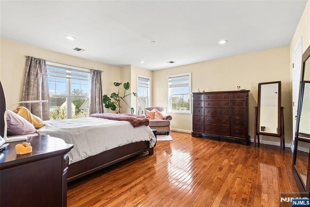 569 Coventry Drive 5070, Nutley, NJ 07110