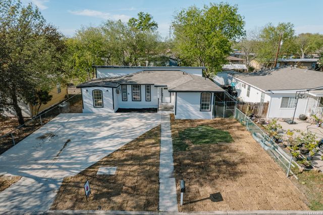 115 Huxley Dr, San Antonio, TX 78218