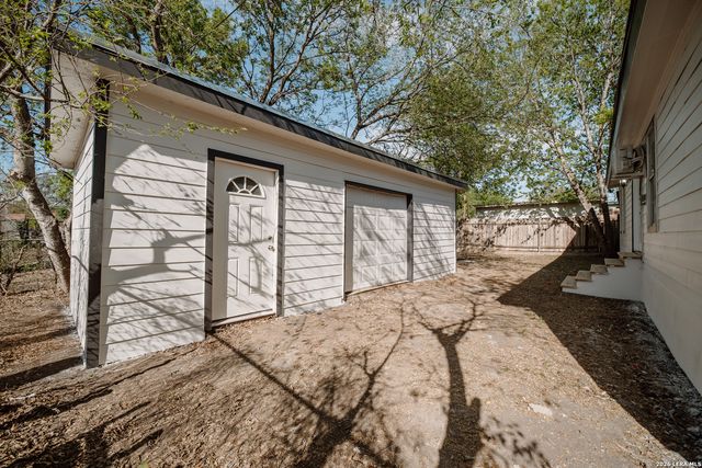 115 Huxley Dr, San Antonio, TX 78218