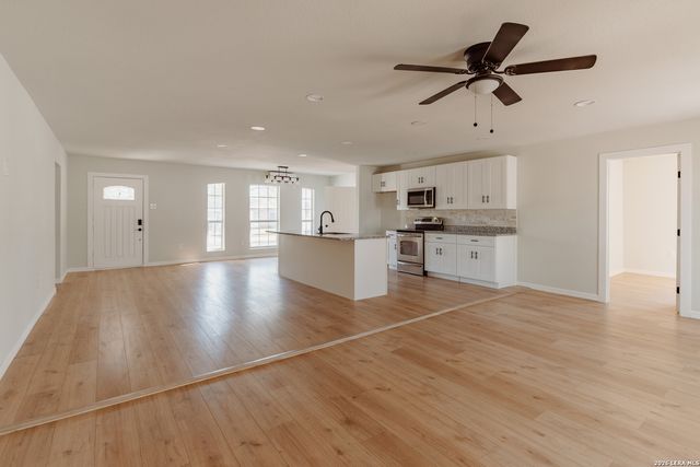 115 Huxley Dr, San Antonio, TX 78218