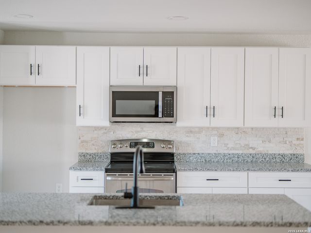 115 Huxley Dr, San Antonio, TX 78218