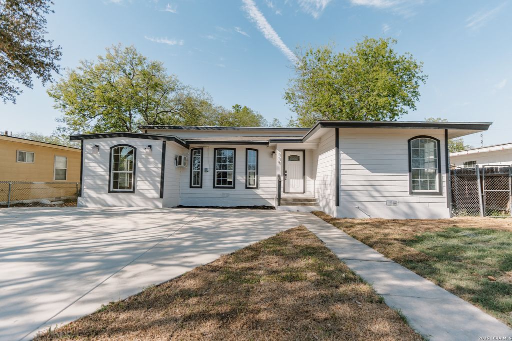 115 Huxley Dr, San Antonio, TX 78218