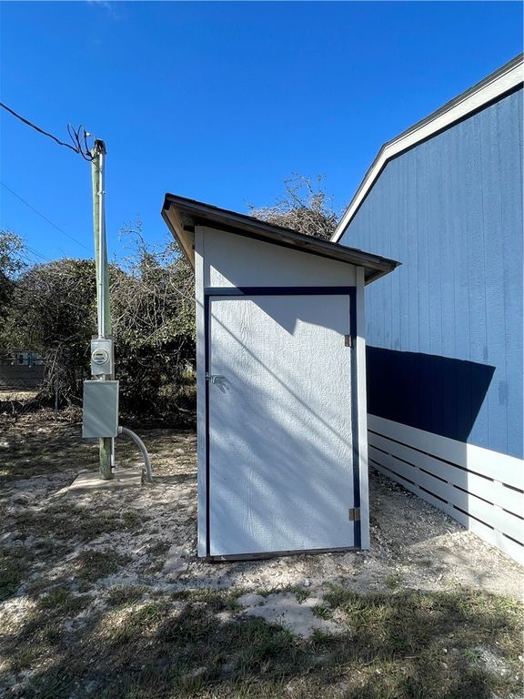 156 Sweet Bay Dr, Rockport, TX 78382 — photo 5