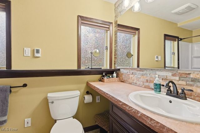 8575 E Craig Drive, Chagrin Falls, OH 44023