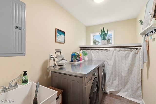 8575 E Craig Drive, Chagrin Falls, OH 44023