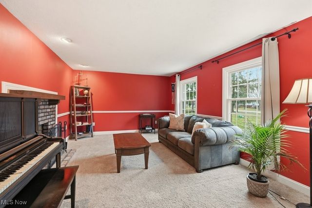 8575 E Craig Drive, Chagrin Falls, OH 44023