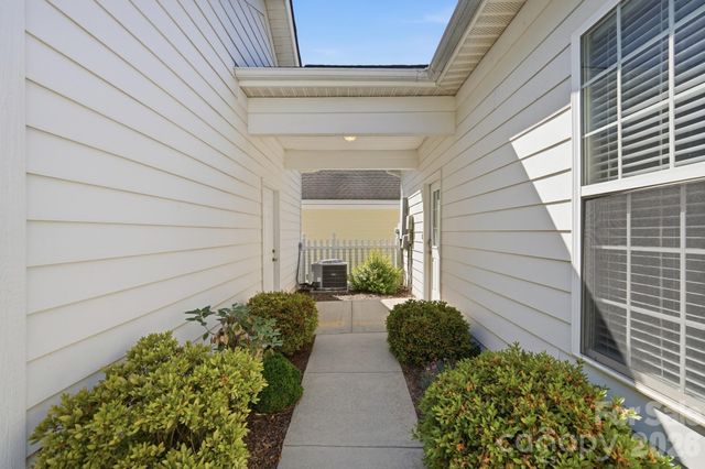13344 Old Compton Court, Pineville, NC 28134
